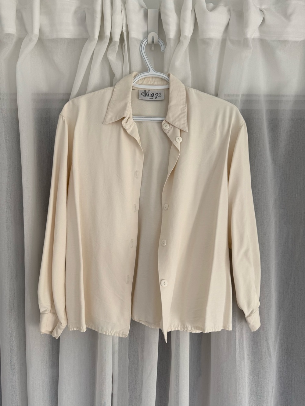 Vintage Cream Button-Up Blouse - Delmyss